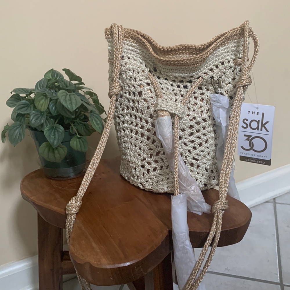 💜The Sak Crochet Drawstring Bucket Bag NWT 💜